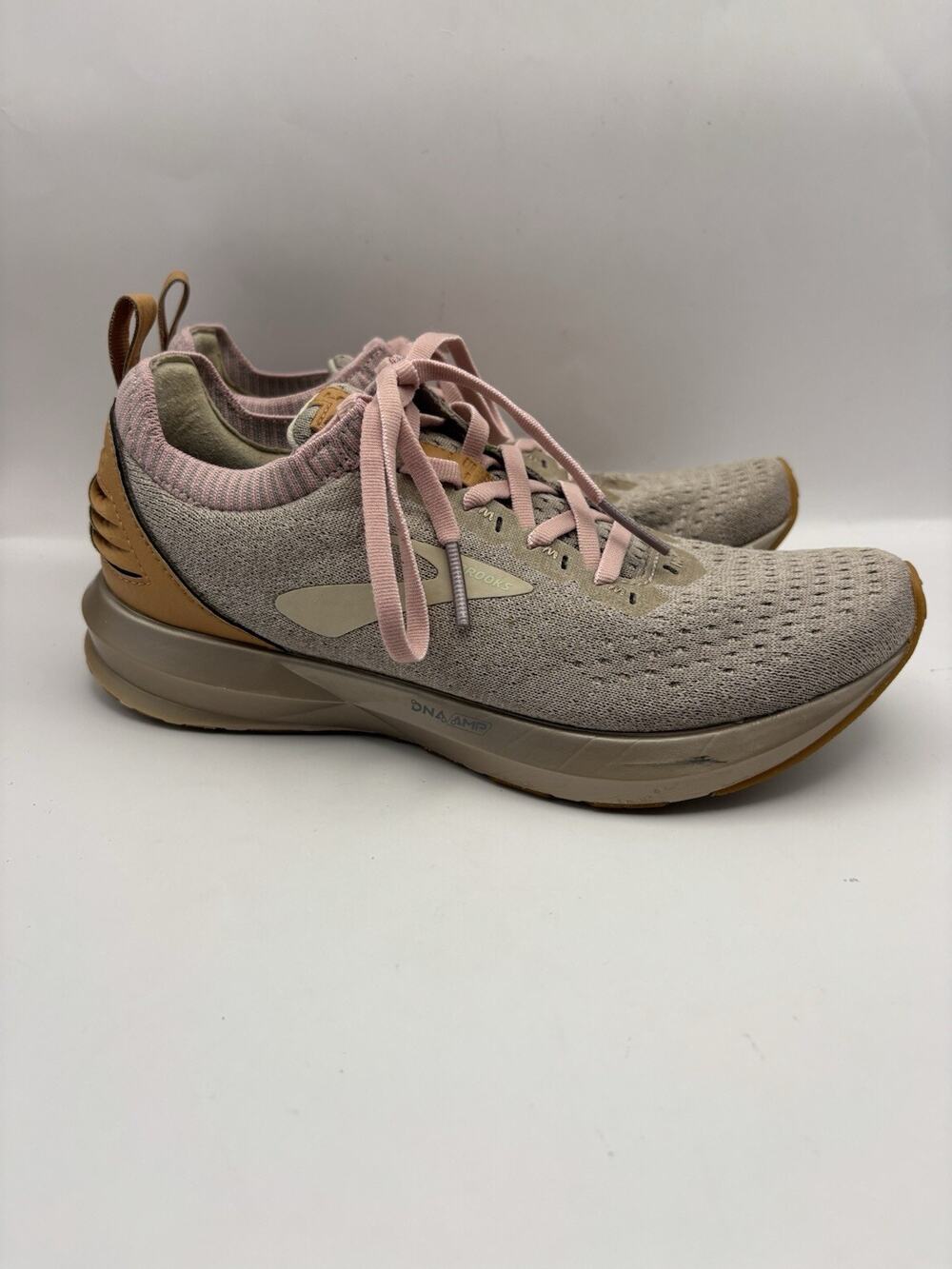Brooks Levitate 2 LE Pink Running Shoes Women Size 7